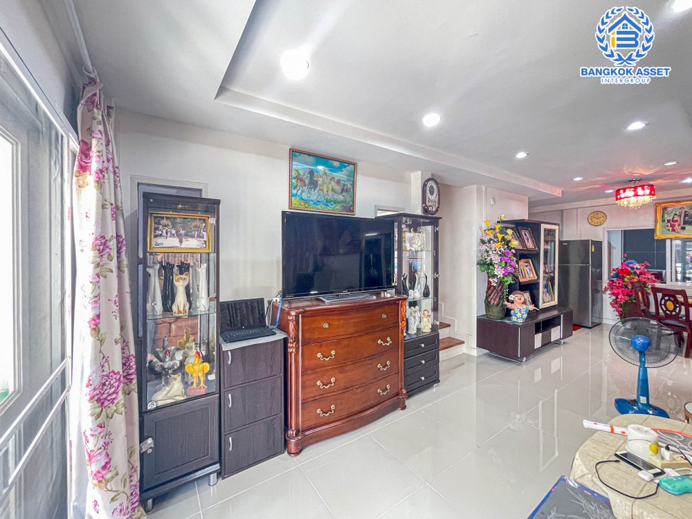 *****ทาวน์เฮ้าส์มือสอง โครงการ เปี่ยมสุข รัตนาธิเบศร์34 เนื้อที่ 26.30 ตร.ว พร้อมฟังก์ชัน 3 ห้องนอน 2 ห้องน้ำ 1 ที่จอดรถ บ้านสไตล์โมเดิร์น ทำเลเดินทางสะดวก เชื่อมต่อถนนรัตนาธิเบศร์ ถนนสนามบินน้ำ ใกล้โครงการรถไฟฟ้าสายสีม่วง "สถานีสะพานพระนั่งเกล้า" และทางด่วน "งามวงศ์วาน"