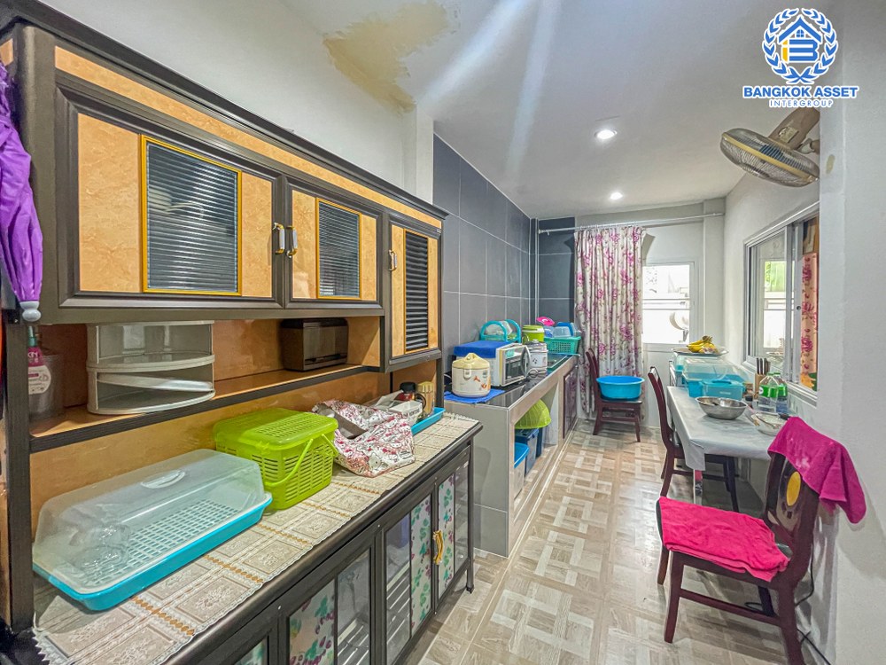 *****ทาวน์เฮ้าส์มือสอง โครงการ เปี่ยมสุข รัตนาธิเบศร์34 เนื้อที่ 26.30 ตร.ว พร้อมฟังก์ชัน 3 ห้องนอน 2 ห้องน้ำ 1 ที่จอดรถ บ้านสไตล์โมเดิร์น ทำเลเดินทางสะดวก เชื่อมต่อถนนรัตนาธิเบศร์ ถนนสนามบินน้ำ ใกล้โครงการรถไฟฟ้าสายสีม่วง "สถานีสะพานพระนั่งเกล้า" และทางด่วน "งามวงศ์วาน"