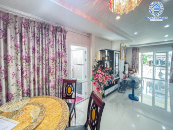 *****ทาวน์เฮ้าส์มือสอง โครงการ เปี่ยมสุข รัตนาธิเบศร์34 เนื้อที่ 26.30 ตร.ว พร้อมฟังก์ชัน 3 ห้องนอน 2 ห้องน้ำ 1 ที่จอดรถ บ้านสไตล์โมเดิร์น ทำเลเดินทางสะดวก เชื่อมต่อถนนรัตนาธิเบศร์ ถนนสนามบินน้ำ ใกล้โครงการรถไฟฟ้าสายสีม่วง "สถานีสะพานพระนั่งเกล้า" และทางด่วน "งามวงศ์วาน"