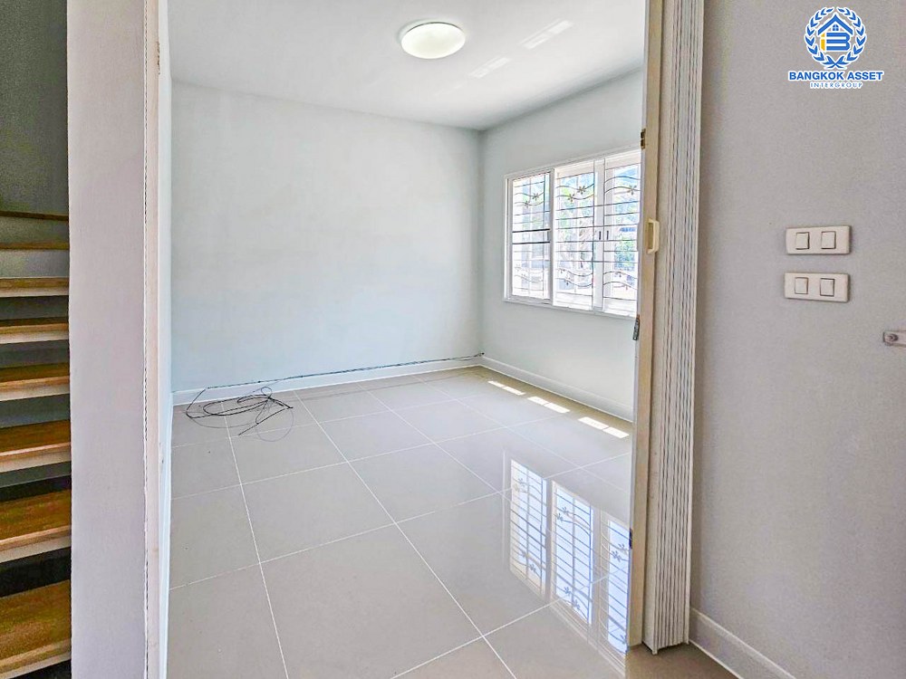 *****ทาวน์เฮ้าส์มือสอง โครงการ อารียา คัลเลอร์ กาญจนา-ราชพฤกษ์ เนื้อที่ 30 ตร.ว. ฟังก์ชัน 4 ห้องนอน 2 ห้องน้ำ 2 ที่จอดรถ แถมฟรี! เครื่องปรับอากาศ บนทำเลเดินทางสะดวก เชื่อมต่อถนนชัยพฤกษ์ ถนนกาญจนาภิเษก ถนนบางกรวย-ไทรน้อย ใกล้รถไฟฟ้าสายสีม่วง "สถานีคลองบางไผ่" จองเลย