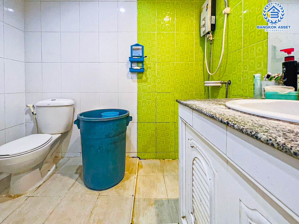 *****ทาวน์เฮ้าส์มือสองนนทบุรี หมู่บ้าน สิรภัทร4 รัตนาธิเบศร์ เนื้อที่กว้างถึง 27 ตร.ว. ฟังก์ชัน 3 ห้องนอน 2 ห้องน้ำ 2 ที่จอดรถ บนทำเลโซนเมือง ใกล้รถไฟฟ้าสายสีม่วง "สถานีไทรม้า" และทางด่วน "งามวงศ์วาน" ราคาถูกสุดในย่านนี้!