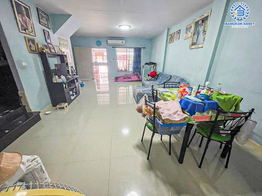 *****ทาวน์เฮ้าส์มือสองนนทบุรี หมู่บ้าน สิรภัทร4 รัตนาธิเบศร์ เนื้อที่กว้างถึง 27 ตร.ว. ฟังก์ชัน 3 ห้องนอน 2 ห้องน้ำ 2 ที่จอดรถ บนทำเลโซนเมือง ใกล้รถไฟฟ้าสายสีม่วง "สถานีไทรม้า" และทางด่วน "งามวงศ์วาน" ราคาถูกสุดในย่านนี้!