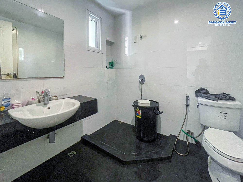 *****ทาวน์เฮ้าส์มือสอง โครงการ เดอะเพรสตัน กรุงเทพกรีฑา หลังมุม เนื้อที่กว้าง 28.50 ตร.ว. ฟังก์ชัน 3 ห้องนอน 3 ห้องน้ำ 2 ที่จอดรถ แถมฟรี! เครื่องปรับอากาศ โครงการบนทำเลศักยภาพ เชื่อมต่อถนนรามคำแหง ถนนศรีนครินทร์ ถนนวงแหวนรอบนอก ใกล้ Airport Rail Link "สถานีหัวหมาก"