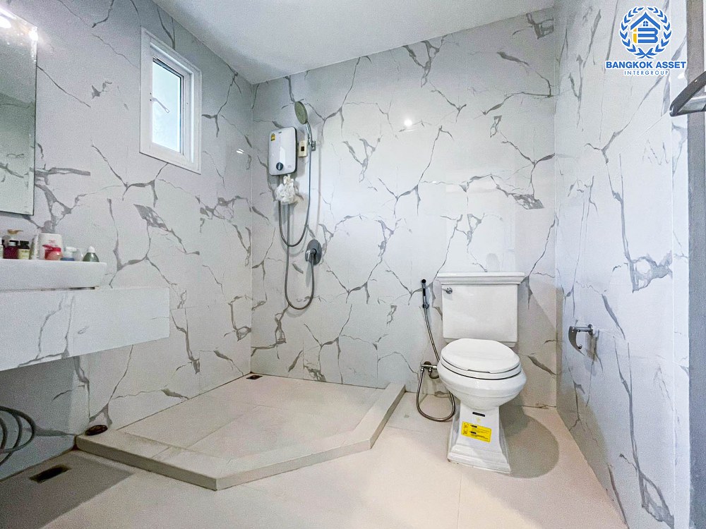 *****ทาวน์เฮ้าส์มือสอง โครงการ เดอะเพรสตัน กรุงเทพกรีฑา หลังมุม เนื้อที่กว้าง 28.50 ตร.ว. ฟังก์ชัน 3 ห้องนอน 3 ห้องน้ำ 2 ที่จอดรถ แถมฟรี! เครื่องปรับอากาศ โครงการบนทำเลศักยภาพ เชื่อมต่อถนนรามคำแหง ถนนศรีนครินทร์ ถนนวงแหวนรอบนอก ใกล้ Airport Rail Link "สถานีหัวหมาก"