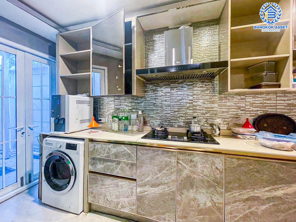 *****ทาวน์เฮ้าส์มือสอง โครงการ เดอะเพรสตัน กรุงเทพกรีฑา หลังมุม เนื้อที่กว้าง 28.50 ตร.ว. ฟังก์ชัน 3 ห้องนอน 3 ห้องน้ำ 2 ที่จอดรถ แถมฟรี! เครื่องปรับอากาศ โครงการบนทำเลศักยภาพ เชื่อมต่อถนนรามคำแหง ถนนศรีนครินทร์ ถนนวงแหวนรอบนอก ใกล้ Airport Rail Link "สถานีหัวหมาก"