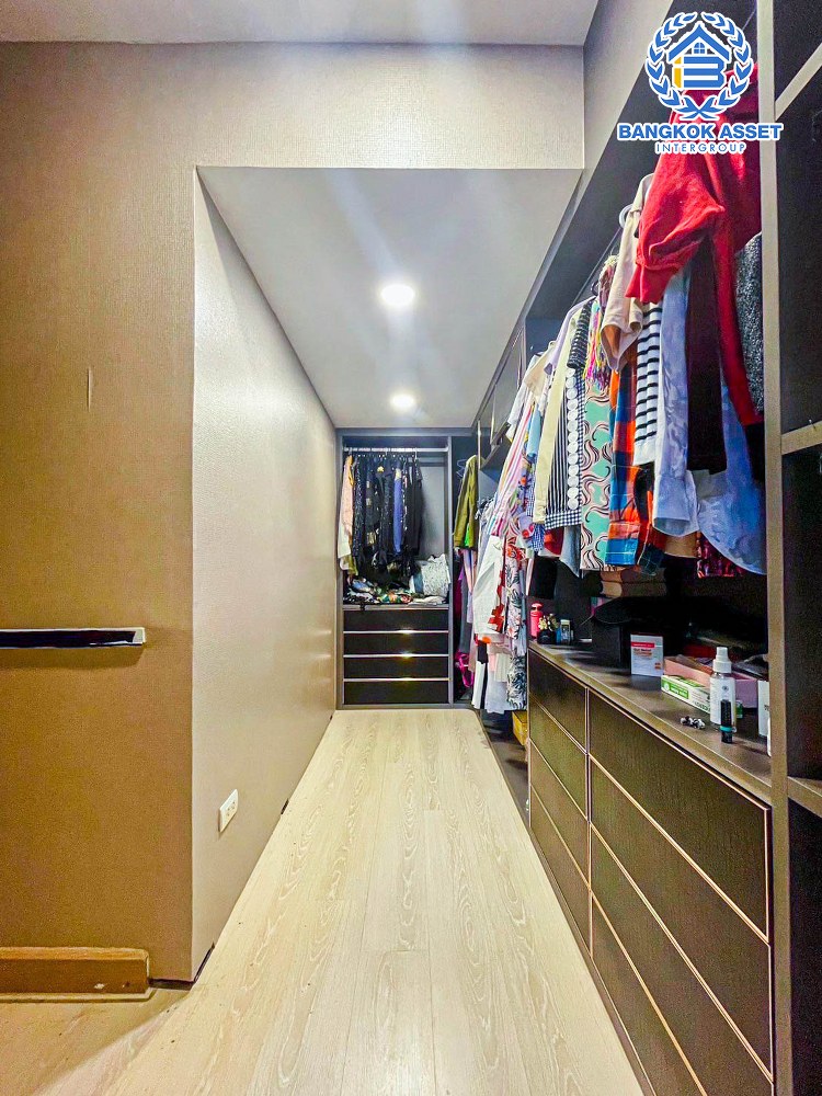 *****ทาวน์เฮ้าส์มือสอง โครงการ เดอะเพรสตัน กรุงเทพกรีฑา หลังมุม เนื้อที่กว้าง 28.50 ตร.ว. ฟังก์ชัน 3 ห้องนอน 3 ห้องน้ำ 2 ที่จอดรถ แถมฟรี! เครื่องปรับอากาศ โครงการบนทำเลศักยภาพ เชื่อมต่อถนนรามคำแหง ถนนศรีนครินทร์ ถนนวงแหวนรอบนอก ใกล้ Airport Rail Link "สถานีหัวหมาก"