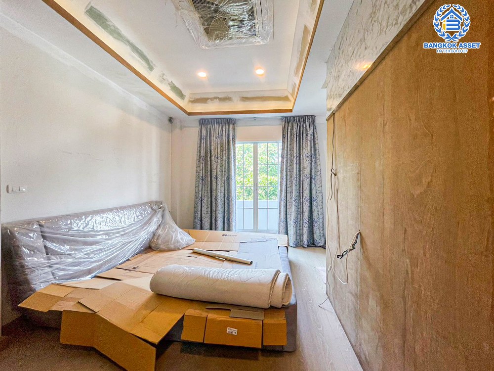 *****ทาวน์เฮ้าส์มือสอง โครงการ เดอะเพรสตัน กรุงเทพกรีฑา หลังมุม เนื้อที่กว้าง 28.50 ตร.ว. ฟังก์ชัน 3 ห้องนอน 3 ห้องน้ำ 2 ที่จอดรถ แถมฟรี! เครื่องปรับอากาศ โครงการบนทำเลศักยภาพ เชื่อมต่อถนนรามคำแหง ถนนศรีนครินทร์ ถนนวงแหวนรอบนอก ใกล้ Airport Rail Link "สถานีหัวหมาก"