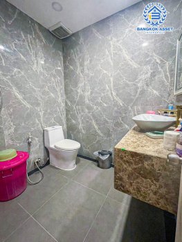 *****ทาวน์เฮ้าส์มือสอง โครงการ เดอะเพรสตัน กรุงเทพกรีฑา หลังมุม เนื้อที่กว้าง 28.50 ตร.ว. ฟังก์ชัน 3 ห้องนอน 3 ห้องน้ำ 2 ที่จอดรถ แถมฟรี! เครื่องปรับอากาศ โครงการบนทำเลศักยภาพ เชื่อมต่อถนนรามคำแหง ถนนศรีนครินทร์ ถนนวงแหวนรอบนอก ใกล้ Airport Rail Link "สถานีหัวหมาก"