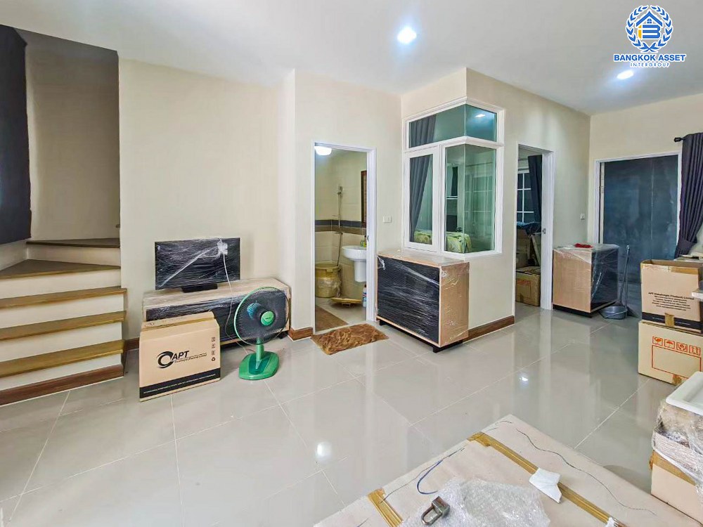 *****ทาวน์เฮ้าส์มือสอง โครงการ โกลเด้นทาวน์2 สุขสวัสดิ์ เนื้อที่กว้าง 21.20 ตร.ว. ฟังก์ชัน 4 ห้องนอน 3 ห้องน้ำ 2 ที่จอดรถ บนทำเลเดินทางสะดวก เชื่อมต่อถนนพุทธบูชา ถนนเลียบใต้ทางด่วน ถนนจอมทอง ใกล้รถไฟฟ้าสายสีม่วง "สถานีบางประกอก" และจุดขึ้นทางพิเศษเฉลิมมหานคร