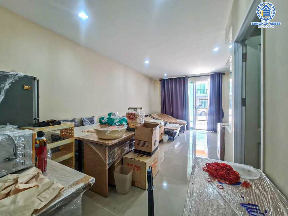 *****ทาวน์เฮ้าส์มือสอง โครงการ โกลเด้นทาวน์2 สุขสวัสดิ์ เนื้อที่กว้าง 21.20 ตร.ว. ฟังก์ชัน 4 ห้องนอน 3 ห้องน้ำ 2 ที่จอดรถ บนทำเลเดินทางสะดวก เชื่อมต่อถนนพุทธบูชา ถนนเลียบใต้ทางด่วน ถนนจอมทอง ใกล้รถไฟฟ้าสายสีม่วง "สถานีบางประกอก" และจุดขึ้นทางพิเศษเฉลิมมหานคร