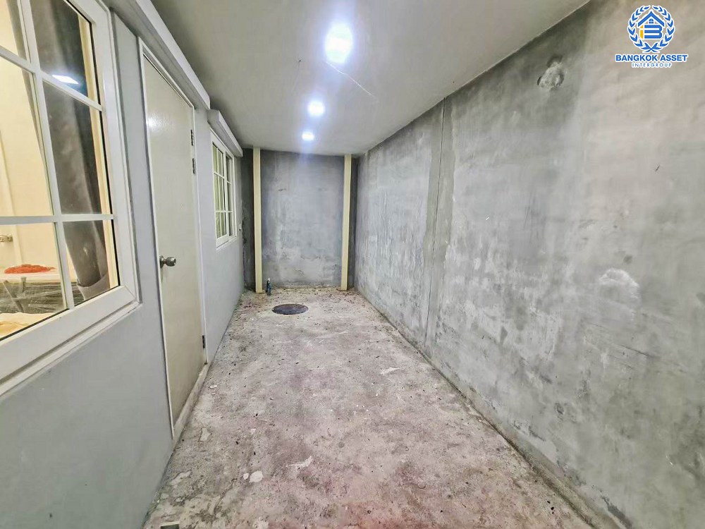 *****ทาวน์เฮ้าส์มือสอง โครงการ โกลเด้นทาวน์2 สุขสวัสดิ์ เนื้อที่กว้าง 21.20 ตร.ว. ฟังก์ชัน 4 ห้องนอน 3 ห้องน้ำ 2 ที่จอดรถ บนทำเลเดินทางสะดวก เชื่อมต่อถนนพุทธบูชา ถนนเลียบใต้ทางด่วน ถนนจอมทอง ใกล้รถไฟฟ้าสายสีม่วง "สถานีบางประกอก" และจุดขึ้นทางพิเศษเฉลิมมหานคร