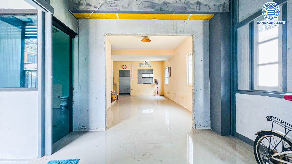 *****ทาวน์เฮ้าส์มือสอง โครงการ พฤกษา49 กาญจนาภิเษก หลังมุม! เนื้อที่ 26.60 ตร.ว. ฟังก์ชัน 4 ห้องนอน 2 ห้องน้ำ 1 ที่จอดรถ เป็นส่วนตัว บ้านสภาพดีเยี่ยม พร้อมเข้าอยู่ บนทำเลเดินทางสะดวก เชื่อมต่อถนนแก้วอินทร์, ถนนกาญจนาภิเษก, ถนนรัตนาธิเบศร์ ใกล้รถไฟฟ้าสายสีม่วง "สถานีตลาดบางใหญ่" จองเลย!