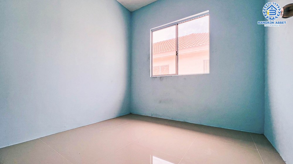 *****ทาวน์เฮ้าส์มือสอง โครงการ พฤกษา49 กาญจนาภิเษก หลังมุม! เนื้อที่ 26.60 ตร.ว. ฟังก์ชัน 4 ห้องนอน 2 ห้องน้ำ 1 ที่จอดรถ เป็นส่วนตัว บ้านสภาพดีเยี่ยม พร้อมเข้าอยู่ บนทำเลเดินทางสะดวก เชื่อมต่อถนนแก้วอินทร์, ถนนกาญจนาภิเษก, ถนนรัตนาธิเบศร์ ใกล้รถไฟฟ้าสายสีม่วง "สถานีตลาดบางใหญ่" จองเลย!