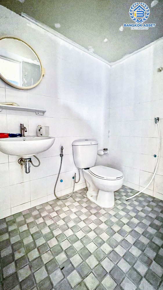 *****ทาวน์เฮ้าส์มือสอง โครงการ พฤกษา49 กาญจนาภิเษก หลังมุม! เนื้อที่ 26.60 ตร.ว. ฟังก์ชัน 4 ห้องนอน 2 ห้องน้ำ 1 ที่จอดรถ เป็นส่วนตัว บ้านสภาพดีเยี่ยม พร้อมเข้าอยู่ บนทำเลเดินทางสะดวก เชื่อมต่อถนนแก้วอินทร์, ถนนกาญจนาภิเษก, ถนนรัตนาธิเบศร์ ใกล้รถไฟฟ้าสายสีม่วง "สถานีตลาดบางใหญ่" จองเลย!