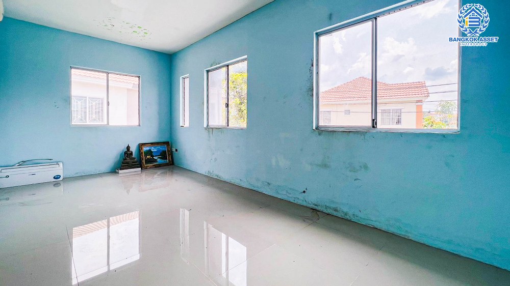 *****ทาวน์เฮ้าส์มือสอง โครงการ พฤกษา49 กาญจนาภิเษก หลังมุม! เนื้อที่ 26.60 ตร.ว. ฟังก์ชัน 4 ห้องนอน 2 ห้องน้ำ 1 ที่จอดรถ เป็นส่วนตัว บ้านสภาพดีเยี่ยม พร้อมเข้าอยู่ บนทำเลเดินทางสะดวก เชื่อมต่อถนนแก้วอินทร์, ถนนกาญจนาภิเษก, ถนนรัตนาธิเบศร์ ใกล้รถไฟฟ้าสายสีม่วง "สถานีตลาดบางใหญ่" จองเลย!