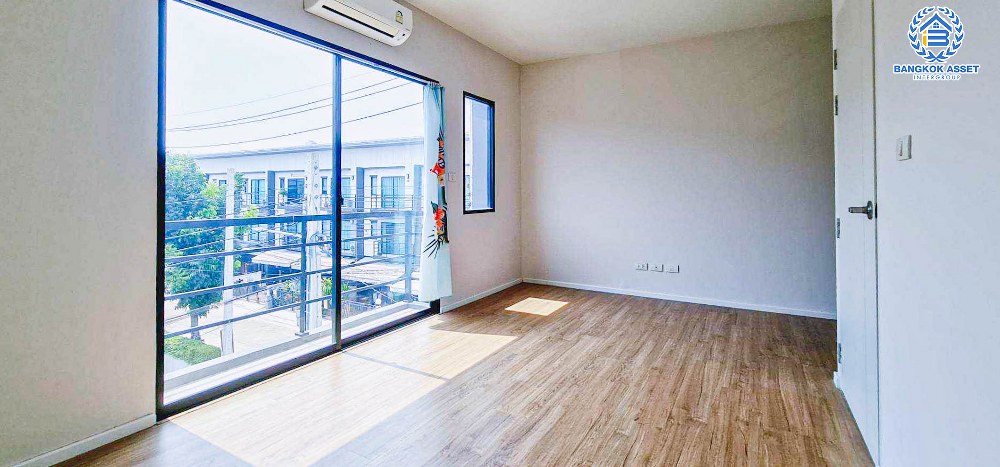 *****ทาวน์โฮม 3 ชั้นมือสอง โครงการ บ้านกลางเมือง ราชพฤกษ์-รัตนาธิเบศร์ หลังมุม บ้านสวยพร้อมเข้าอยู่ เนื้อที่ 25.6 ตร.ว. ฟังก์ชัน 3 ห้องนอน 3 ห้องน้ำ 2 ที่จอดรถ แถมฟรี !! เครื่องปรับอากาศ เชื่อมต่อถนนงามวงศ์วาน, ถนนรัตนาธิเบศร์ ใกล้รถไฟฟ้าสายสีม่วง "สถานีบางรักใหญ่"