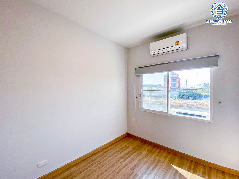 *****ทาวน์เฮ้าส์มือสอง โครงการ คาซ่าวอเตอร์ไซด์ พระราม5 หลังมุม เนื้อที่กว้าง 29.80 ตร.ว. ฟังก์ชัน 4 ห้องนอน 3 ห้องน้ำ 2 ที่จอดรถ บ้านกว้างขวาง ตกแต่งสวย พร้อมเข้าอยู่ได้ทันที แถมฟรี! เครื่องปรับอากาศ บนทำเลแห่งการเดินทาง ใกล้โครงการรถไฟฟ้าสายสีม่วง "สถานีแยกติวานนท์"