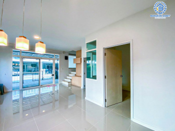 *****ทาวน์เฮ้าส์มือสอง โครงการ คาซ่าวอเตอร์ไซด์ พระราม5 หลังมุม เนื้อที่กว้าง 29.80 ตร.ว. ฟังก์ชัน 4 ห้องนอน 3 ห้องน้ำ 2 ที่จอดรถ บ้านกว้างขวาง ตกแต่งสวย พร้อมเข้าอยู่ได้ทันที แถมฟรี! เครื่องปรับอากาศ บนทำเลแห่งการเดินทาง ใกล้โครงการรถไฟฟ้าสายสีม่วง "สถานีแยกติวานนท์"