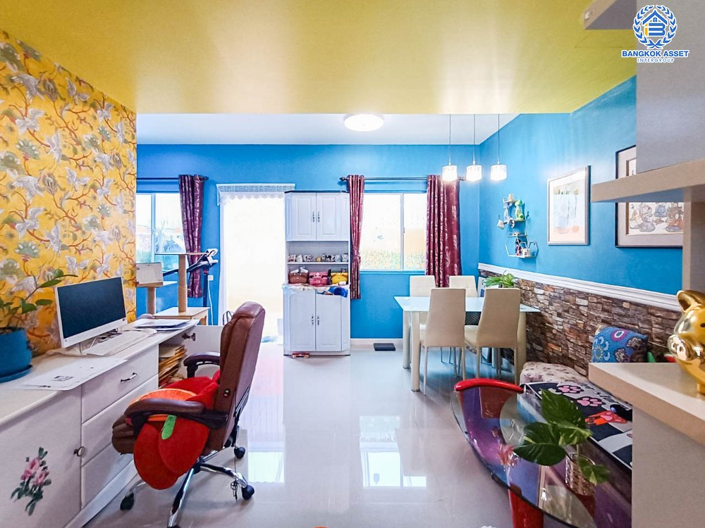 ทาวน์เฮ้าส์มือสอง โครงการ พฤกษาไพร์ม สถานีรถไฟฟ้าบางพลู-ราชพฤกษ์ เนื้อที่เกือบ 17.80 ตร.ว. ฟังก์ชัน 3 ห้องนอน 2 ห้องน้ำ 1 ที่จอดรถ ภายในสภาพดีมาก แถมฟรี! เครื่องปรับอากาศ บนทำเลเดินทางสะดวก ใกล้รถไฟฟ้าสายสีม่วง "สถานีบางพลู" และจุดขึ้นทางด่วน "ศรีรัช"