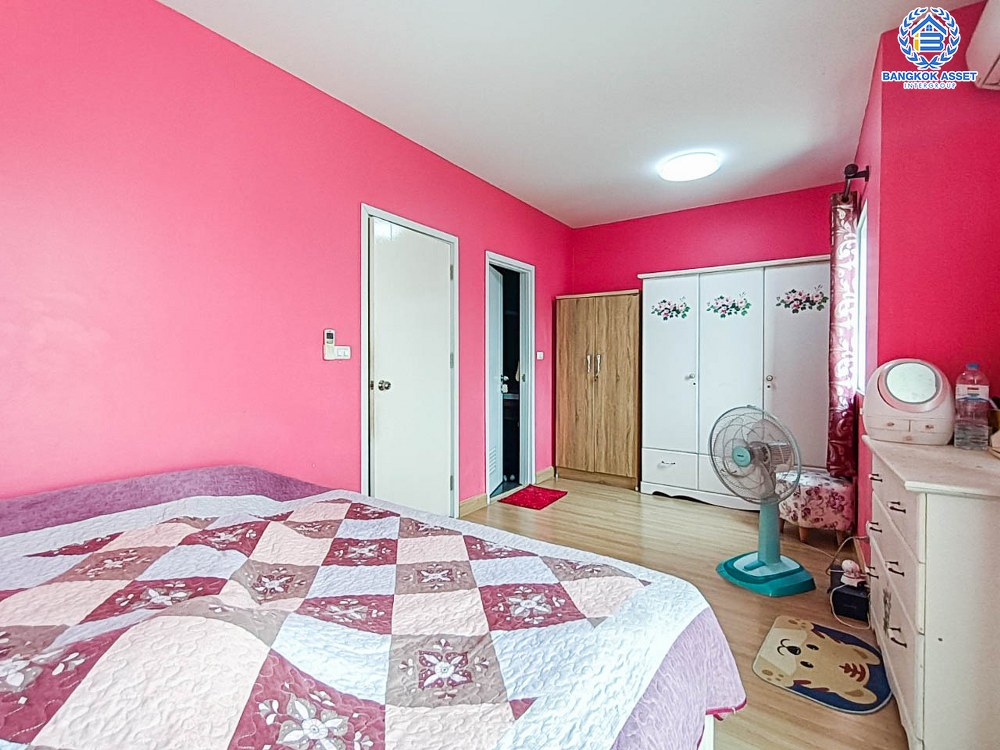 ทาวน์เฮ้าส์มือสอง โครงการ พฤกษาไพร์ม สถานีรถไฟฟ้าบางพลู-ราชพฤกษ์ เนื้อที่เกือบ 17.80 ตร.ว. ฟังก์ชัน 3 ห้องนอน 2 ห้องน้ำ 1 ที่จอดรถ ภายในสภาพดีมาก แถมฟรี! เครื่องปรับอากาศ บนทำเลเดินทางสะดวก ใกล้รถไฟฟ้าสายสีม่วง "สถานีบางพลู" และจุดขึ้นทางด่วน "ศรีรัช"