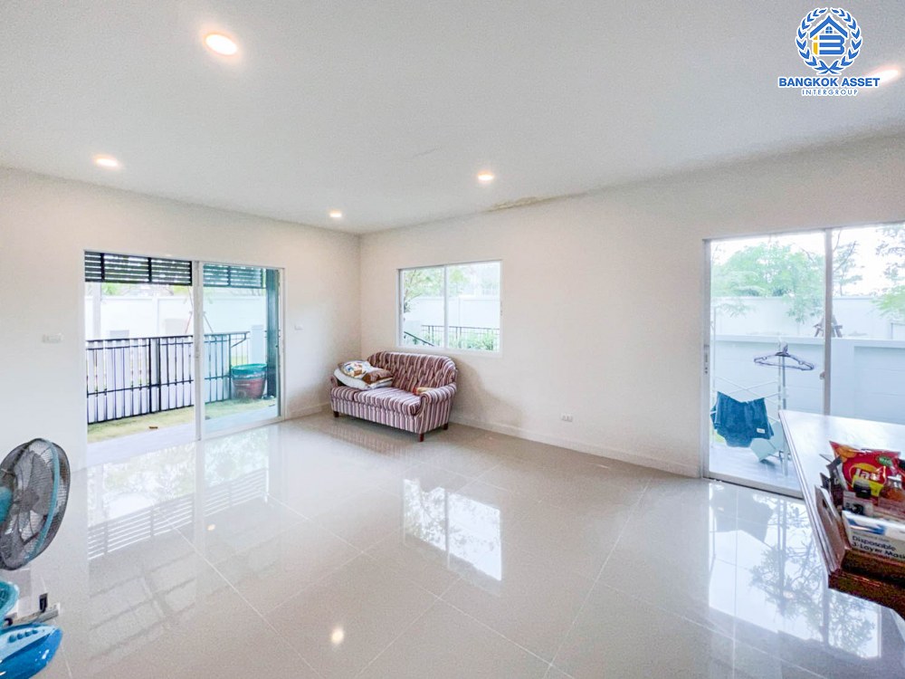 *****บ้านแฝดมือสอง โครงการ เพอร์เฟคพาร์ค ชัยพฤกษ์-แจ้งวัฒนะ หลังมุม เนื้อที่ 44.1 ตร.ว. ฟังก์ชัน 3 ห้องนอน 3 ห้องน้ำ 2 ที่จอดรถ บ้านสวยพร้อมอยู่ บรรยากาศโครงการเป็นส่วนตัว บนทำเลศักยภาพเชื่อมต่อแจ้งวัฒนะ ใช้เวลาเพียง 5 นาทีก็ถึงรถไฟฟ้าสายสีชมพู "สถานีปากเกร็ด"และทางด่วน "ศรีรัช"