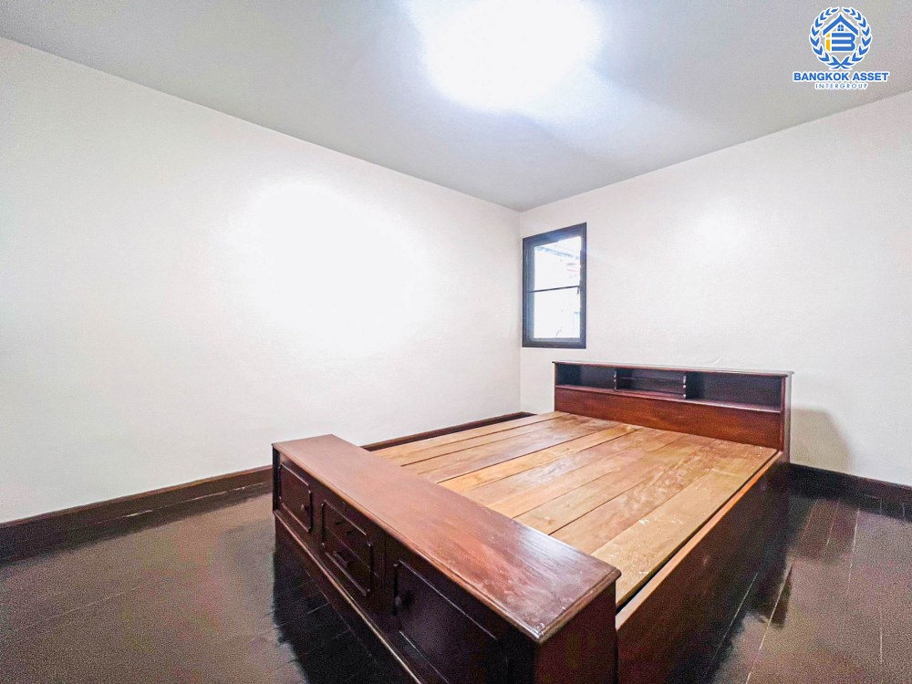 *****บ้านเดี่ยวมือสอง โครงการ เมืองทองนิเวศน์1 แจ้งวัฒนะ เนื้อที่ 50 ตร.ว. ฟังก์ชัน 4 ห้องนอน 2 ห้องน้ำ 4 ที่จอดรถ รีโนเวทใหม่พร้อมอยู่ บนทำเลเดินทางสะดวก เชื่อมต่อถนนแจ้งวัฒนะ ถนนติวานนท์ ถนนศรีสมาน ใกล้โครงการรถไฟฟ้าสายสีชมพู "สถานีแจ้งวัฒนะ14" และจุดขึ้นทางด่วน "แจ้งวัฒนะ" จองเลย!