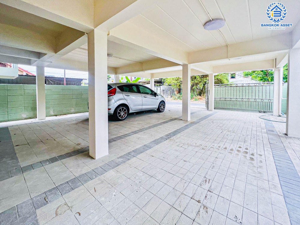 *****บ้านเดี่ยวมือสอง โครงการ เมืองทองนิเวศน์1 แจ้งวัฒนะ เนื้อที่ 50 ตร.ว. ฟังก์ชัน 4 ห้องนอน 2 ห้องน้ำ 4 ที่จอดรถ รีโนเวทใหม่พร้อมอยู่ บนทำเลเดินทางสะดวก เชื่อมต่อถนนแจ้งวัฒนะ ถนนติวานนท์ ถนนศรีสมาน ใกล้โครงการรถไฟฟ้าสายสีชมพู "สถานีแจ้งวัฒนะ14" และจุดขึ้นทางด่วน "แจ้งวัฒนะ" จองเลย!