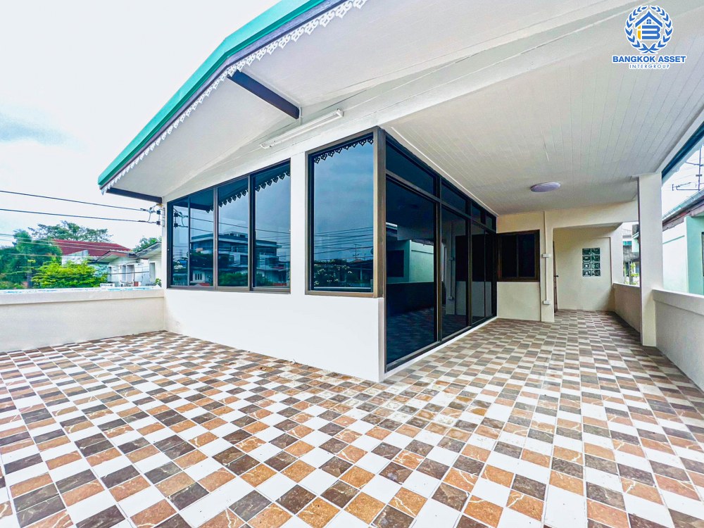 *****บ้านเดี่ยวมือสอง โครงการ เมืองทองนิเวศน์1 แจ้งวัฒนะ เนื้อที่ 50 ตร.ว. ฟังก์ชัน 4 ห้องนอน 2 ห้องน้ำ 4 ที่จอดรถ รีโนเวทใหม่พร้อมอยู่ บนทำเลเดินทางสะดวก เชื่อมต่อถนนแจ้งวัฒนะ ถนนติวานนท์ ถนนศรีสมาน ใกล้โครงการรถไฟฟ้าสายสีชมพู "สถานีแจ้งวัฒนะ14" และจุดขึ้นทางด่วน "แจ้งวัฒนะ" จองเลย!