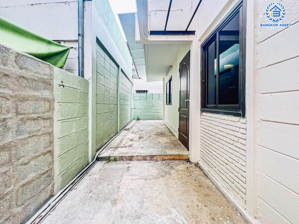 *****บ้านเดี่ยวมือสอง โครงการ เมืองทองนิเวศน์1 แจ้งวัฒนะ เนื้อที่ 50 ตร.ว. ฟังก์ชัน 4 ห้องนอน 2 ห้องน้ำ 4 ที่จอดรถ รีโนเวทใหม่พร้อมอยู่ บนทำเลเดินทางสะดวก เชื่อมต่อถนนแจ้งวัฒนะ ถนนติวานนท์ ถนนศรีสมาน ใกล้โครงการรถไฟฟ้าสายสีชมพู "สถานีแจ้งวัฒนะ14" และจุดขึ้นทางด่วน "แจ้งวัฒนะ" จองเลย!