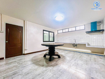 *****บ้านเดี่ยวมือสอง โครงการ เมืองทองนิเวศน์1 แจ้งวัฒนะ เนื้อที่ 50 ตร.ว. ฟังก์ชัน 4 ห้องนอน 2 ห้องน้ำ 4 ที่จอดรถ รีโนเวทใหม่พร้อมอยู่ บนทำเลเดินทางสะดวก เชื่อมต่อถนนแจ้งวัฒนะ ถนนติวานนท์ ถนนศรีสมาน ใกล้โครงการรถไฟฟ้าสายสีชมพู "สถานีแจ้งวัฒนะ14" และจุดขึ้นทางด่วน "แจ้งวัฒนะ" จองเลย!