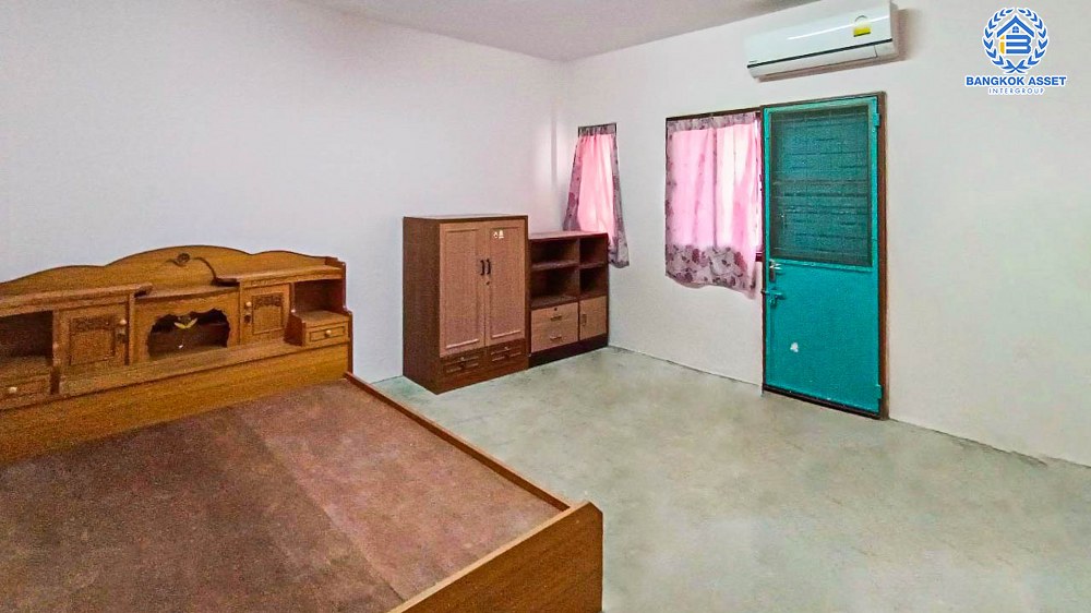 ทาวน์เฮ้าส์มือสอง โครงการ สุขสันต์2 เพชรเกษม เนื้อที่ 18 ตร.ว. ฟังก์ชัน 2 ห้องนอน 2 ห้องน้ำ 1 ที่จอดรถ ภายในสภาพดีมาก พร้อมเข้าอยู่ โครงการอยู่บนทำเลเดินทางสะดวก เชื่อมต่อถนนเพชรเกษม ถนนพุทธมณฑลสาย2 ใกล้โครงการรถไฟฟ้าสายสีน้ำเงิน "สถานีหลักสอง"