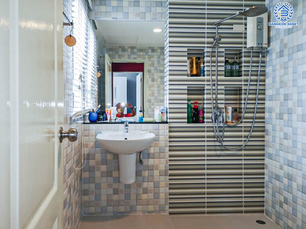 *****บ้านเดี่ยวมือสอง โครงการ ไลฟ์บางกอกบูเลอวาร์ด รังสิต หลังมุม เนื้อที่ 52.10 ตร.ว. ฟังก์ชัน 3 ห้องนอน 2 ห้องน้ำ 2 ที่จอดรถ บ้านดีไซน์สวย สภาพเหมือนใหม่ บนทำเลเดินสะดวก เชื่อมต่อถนนรังสิต-นครนายก ถนนกาญจนาภิเษกวงแหวนรอบนอก  ใกล้รถไฟฟ้าสายสีแดง "สถานีรังสิต" จองเลย!