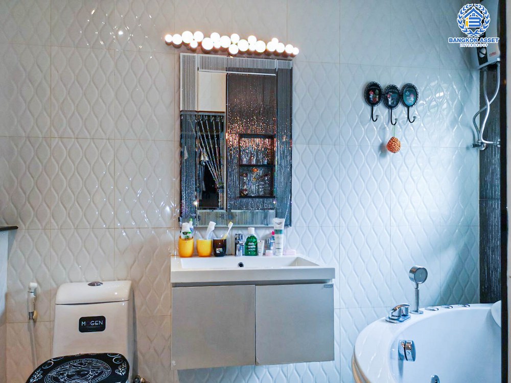 *****บ้านเดี่ยวมือสอง โครงการ ไลฟ์บางกอกบูเลอวาร์ด รังสิต หลังมุม เนื้อที่ 52.10 ตร.ว. ฟังก์ชัน 3 ห้องนอน 2 ห้องน้ำ 2 ที่จอดรถ บ้านดีไซน์สวย สภาพเหมือนใหม่ บนทำเลเดินสะดวก เชื่อมต่อถนนรังสิต-นครนายก ถนนกาญจนาภิเษกวงแหวนรอบนอก  ใกล้รถไฟฟ้าสายสีแดง "สถานีรังสิต" จองเลย!