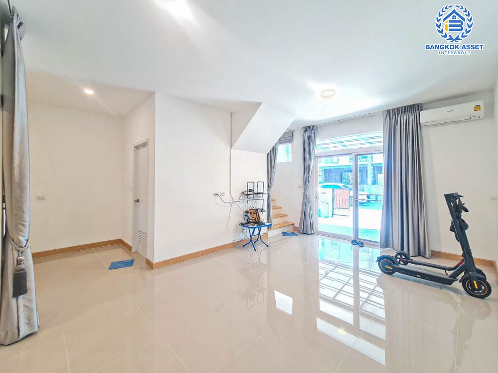 *****ทาวน์เฮ้าส์มือสอง โครงการ คาซ่าซิตี้ กัลปพฤกษ์-สาทร เนื้อที่กว้าง 23 ตร.ว. ฟังก์ชัน 3 ห้องนอน 2 ห้องน้ำ 2 ที่จอดรถ แถมฟรี! เครื่องปรับอากาศ ภายในสภาพดีเยี่ยม ตั้งบนทำเลเดินทางสะดวก เชื่อมต่อถนนกัลปพฤกษ์ ถนนราชพฤกษ์ ถนนสาทร ใกล้รถไฟฟ้าสายสีน้ำเงิน "สถานีบางหว้า" และจุดขึ้นทางด่วน "ศรีรัช"