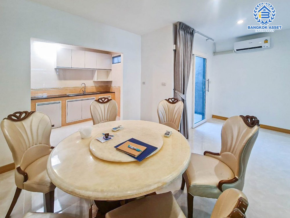 *****ทาวน์เฮ้าส์มือสอง โครงการ คาซ่าซิตี้ กัลปพฤกษ์-สาทร เนื้อที่กว้าง 23 ตร.ว. ฟังก์ชัน 3 ห้องนอน 2 ห้องน้ำ 2 ที่จอดรถ แถมฟรี! เครื่องปรับอากาศ ภายในสภาพดีเยี่ยม ตั้งบนทำเลเดินทางสะดวก เชื่อมต่อถนนกัลปพฤกษ์ ถนนราชพฤกษ์ ถนนสาทร ใกล้รถไฟฟ้าสายสีน้ำเงิน "สถานีบางหว้า" และจุดขึ้นทางด่วน "ศรีรัช"