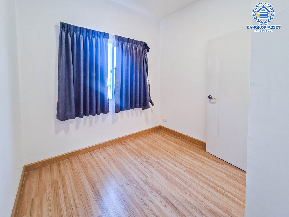 *****ทาวน์เฮ้าส์มือสอง โครงการ คาซ่าซิตี้ กัลปพฤกษ์-สาทร เนื้อที่กว้าง 23 ตร.ว. ฟังก์ชัน 3 ห้องนอน 2 ห้องน้ำ 2 ที่จอดรถ แถมฟรี! เครื่องปรับอากาศ ภายในสภาพดีเยี่ยม ตั้งบนทำเลเดินทางสะดวก เชื่อมต่อถนนกัลปพฤกษ์ ถนนราชพฤกษ์ ถนนสาทร ใกล้รถไฟฟ้าสายสีน้ำเงิน "สถานีบางหว้า" และจุดขึ้นทางด่วน "ศรีรัช"