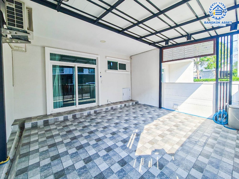 *****ทาวน์เฮ้าส์มือสอง โครงการ คาซ่าซิตี้ กัลปพฤกษ์-สาทร เนื้อที่กว้าง 23 ตร.ว. ฟังก์ชัน 3 ห้องนอน 2 ห้องน้ำ 2 ที่จอดรถ แถมฟรี! เครื่องปรับอากาศ ภายในสภาพดีเยี่ยม ตั้งบนทำเลเดินทางสะดวก เชื่อมต่อถนนกัลปพฤกษ์ ถนนราชพฤกษ์ ถนนสาทร ใกล้รถไฟฟ้าสายสีน้ำเงิน "สถานีบางหว้า" และจุดขึ้นทางด่วน "ศรีรัช"