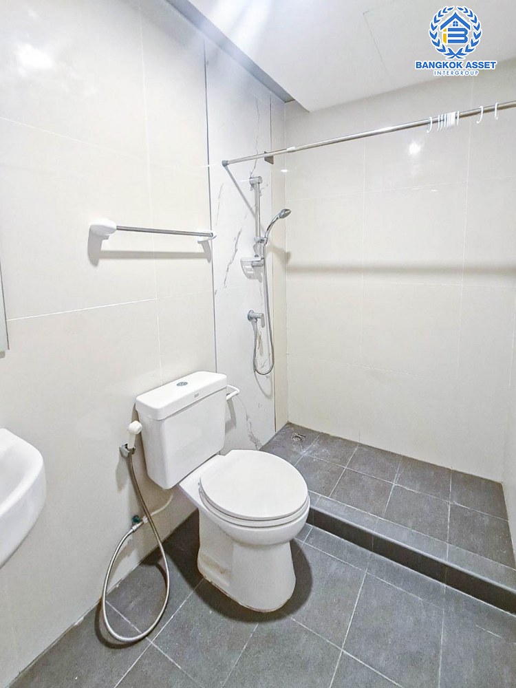 *****ทาวน์เฮ้าส์มือสอง โครงการ คาซ่าซิตี้ กัลปพฤกษ์-สาทร เนื้อที่กว้าง 23 ตร.ว. ฟังก์ชัน 3 ห้องนอน 2 ห้องน้ำ 2 ที่จอดรถ แถมฟรี! เครื่องปรับอากาศ ภายในสภาพดีเยี่ยม ตั้งบนทำเลเดินทางสะดวก เชื่อมต่อถนนกัลปพฤกษ์ ถนนราชพฤกษ์ ถนนสาทร ใกล้รถไฟฟ้าสายสีน้ำเงิน "สถานีบางหว้า" และจุดขึ้นทางด่วน "ศรีรัช"