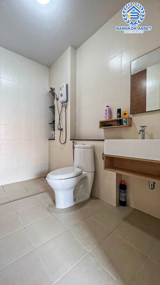 *****ทาวน์เฮ้าส์มือสองนนทบุรี หมู่บ้าน นนท์ณิชา บางใหญ่ เนื้อที่กว้างเกือบ 22 ตร.ว. ฟังก์ชัน 3 ห้องนอน 2 ห้องน้ำ 1 ที่จอดรถ แถมฟรี! เครื่องปรับอากาศ เครื่องทำน้ำอุ่น บนทำเลศักยภาพ เชื่อมต่อ ถ.กาญจนาภิเษก ใกล้รถไฟฟ้าสายสีม่วง "สถานีตลาดบางใหญ่" และทางด่วน "ศรีรัช" ราคาสุดคุ้ม!