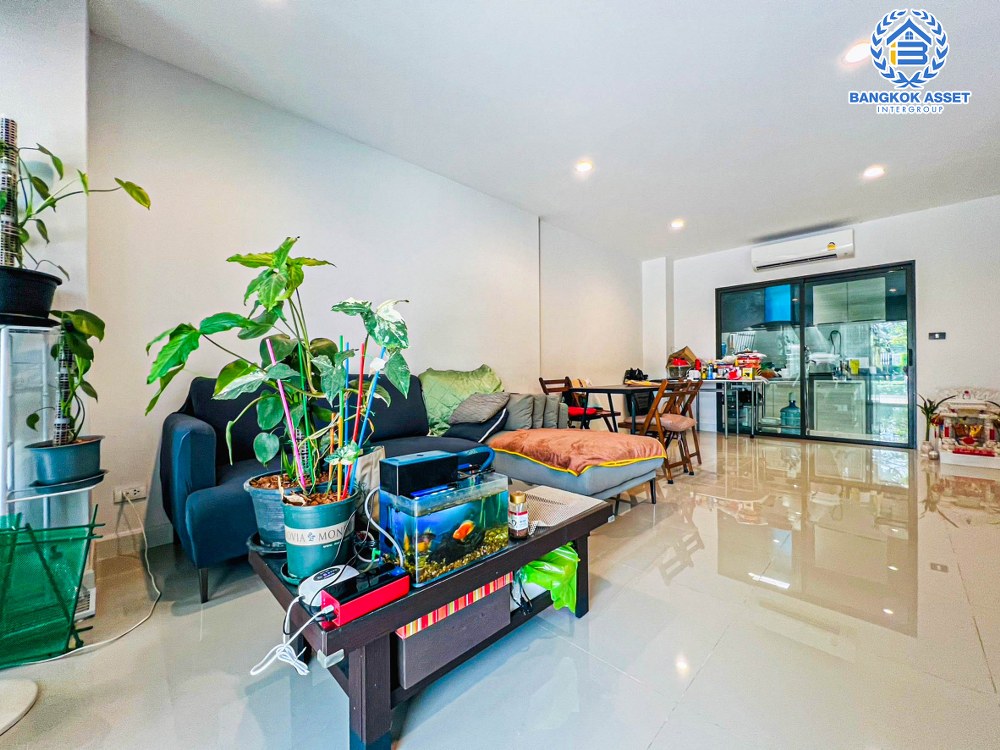 *****ทาวน์เฮ้าส์มือสอง โครงการ เวิร์ฟ เพชรเกษม81 เนื้อที่ 29.20 ตร.ว. ฟังก์ชัน 4 ห้องนอน 3 ห้องน้ำ 2 ที่จอดรถ แถมฟรี! เครื่องปรับอากาศ พร้อม Digital Door Lock บนทำเลเดินทางสะดวก เชื่อมต่อถนนเพชรเกษม ถนนพุทธิสาคร ใกล้รถไฟฟ้าสายสีสีน้ำเงิน(ส่วนต่อขยาย) "สถานีพุทธมณฑลสาย4"