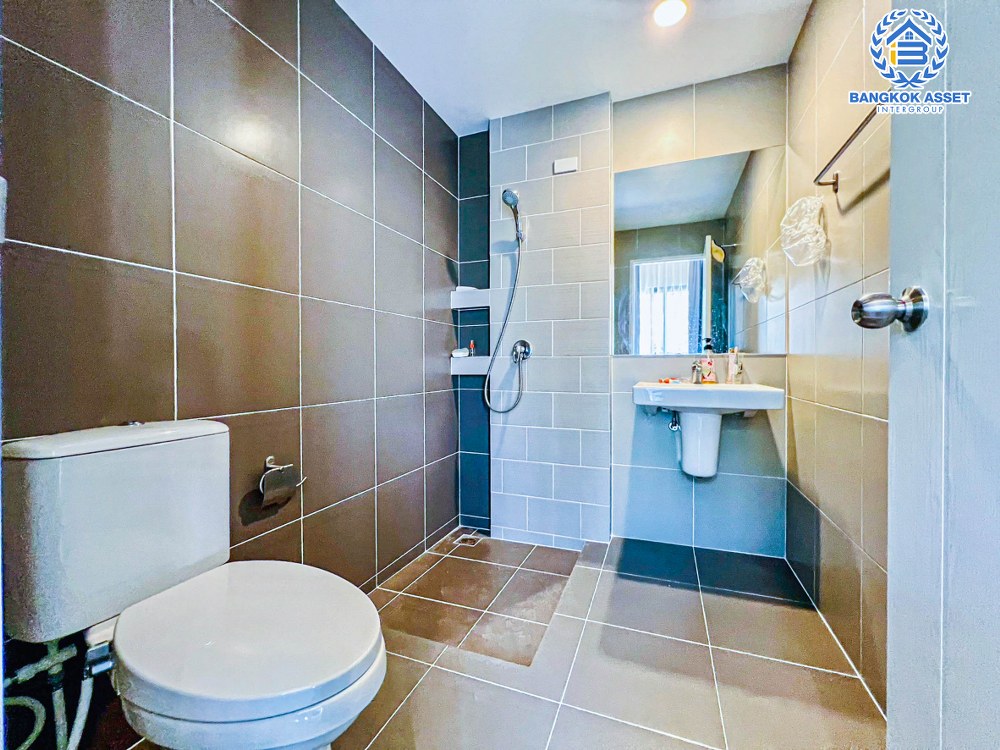 *****ทาวน์เฮ้าส์มือสอง โครงการ เวิร์ฟ เพชรเกษม81 เนื้อที่ 29.20 ตร.ว. ฟังก์ชัน 4 ห้องนอน 3 ห้องน้ำ 2 ที่จอดรถ แถมฟรี! เครื่องปรับอากาศ พร้อม Digital Door Lock บนทำเลเดินทางสะดวก เชื่อมต่อถนนเพชรเกษม ถนนพุทธิสาคร ใกล้รถไฟฟ้าสายสีสีน้ำเงิน(ส่วนต่อขยาย) "สถานีพุทธมณฑลสาย4"