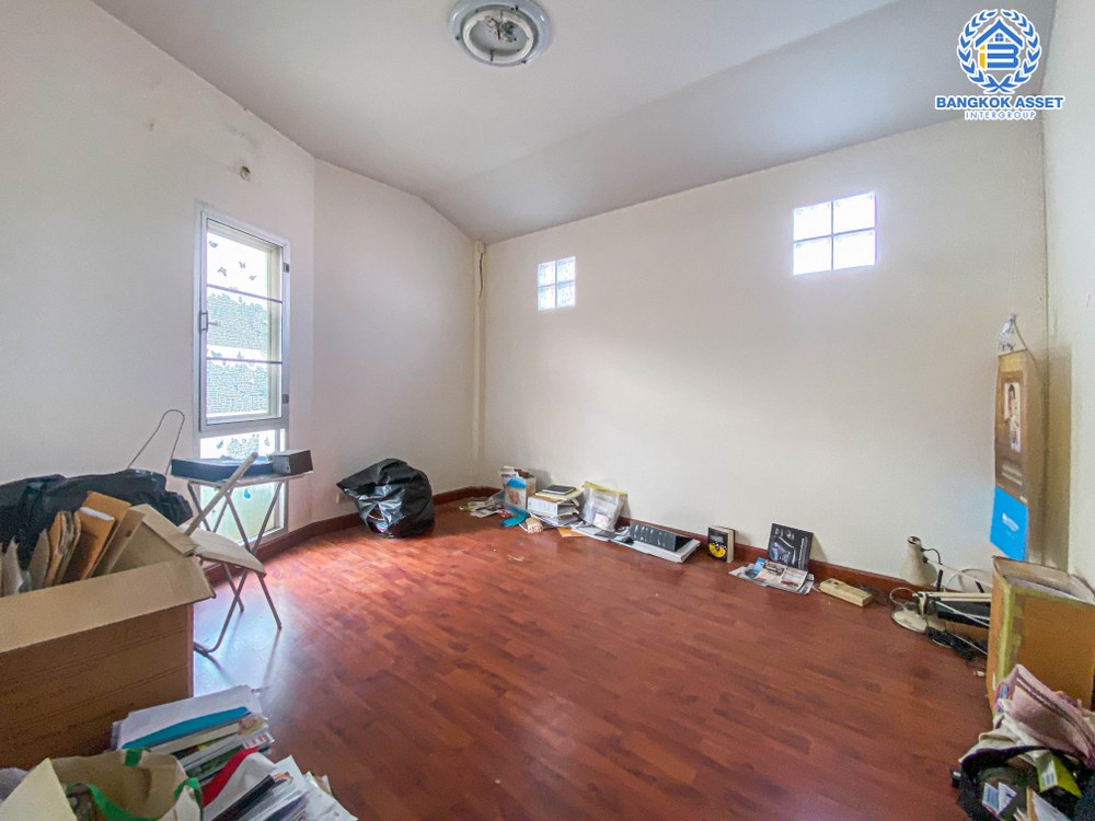 *****ทาวน์โฮมมือสองนนทบุรี หมู่บ้าน ศุภาลัยวิลล์ วงศ์สว่าง หลังมุม! เนื้อที่กว้างขวางถึง 34 ตร.ว. ฟังก์ชัน 3 ห้องนอน 3 ห้องน้ำ 3 ที่จอดรถ สภาพแวดล้อมดี บ้านสภาพดี ใกล้รถไฟฟ้าสายสีม่วง "สถานีแยกติวานนท์" เพียงแค่ 5 นาทีเท่านั้น! นอกจากนี้ยังใกล้ทางด่วน "งามวงศ์วาน"