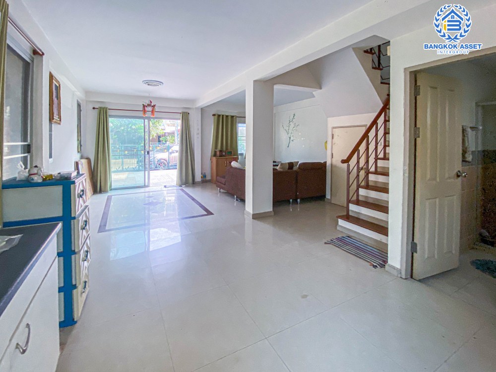 *****ทาวน์โฮมมือสองนนทบุรี หมู่บ้าน ศุภาลัยวิลล์ วงศ์สว่าง หลังมุม! เนื้อที่กว้างขวางถึง 34 ตร.ว. ฟังก์ชัน 3 ห้องนอน 3 ห้องน้ำ 3 ที่จอดรถ สภาพแวดล้อมดี บ้านสภาพดี ใกล้รถไฟฟ้าสายสีม่วง "สถานีแยกติวานนท์" เพียงแค่ 5 นาทีเท่านั้น! นอกจากนี้ยังใกล้ทางด่วน "งามวงศ์วาน"