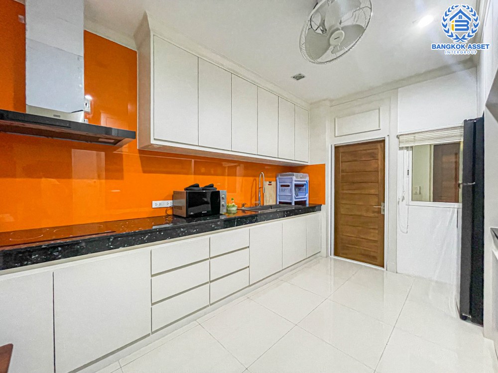 *****บ้านเดี่ยวมือสอง โครงการ เดอะแกรนด์ ปิ่นเกล้า หลังมุม เนื้อที่ 130.40 ตร.ว. ฟังก์ชัน 5 ห้องนอน 6 ห้องน้ำ 2 ที่จอดรถ ภายในสภาพดีเยี่ยม พร้อมเข้าอยู่ การเดินทางสะดวก เชื่อมต่อถนนปิ่นเกล้า-บรมราชชนนี ถนนพุทธมาธมณฑลสาย4 เติมเต็มไลฟ์สไตล์ให้มากขึ้นด้วยทำเลใกล้เซ็นทรัลปิ่นเกล้า