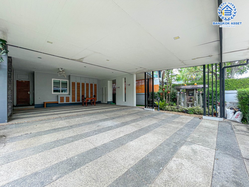 *****บ้านเดี่ยวมือสอง โครงการ เดอะแกรนด์ ปิ่นเกล้า หลังมุม เนื้อที่ 130.40 ตร.ว. ฟังก์ชัน 5 ห้องนอน 6 ห้องน้ำ 2 ที่จอดรถ ภายในสภาพดีเยี่ยม พร้อมเข้าอยู่ การเดินทางสะดวก เชื่อมต่อถนนปิ่นเกล้า-บรมราชชนนี ถนนพุทธมาธมณฑลสาย4 เติมเต็มไลฟ์สไตล์ให้มากขึ้นด้วยทำเลใกล้เซ็นทรัลปิ่นเกล้า