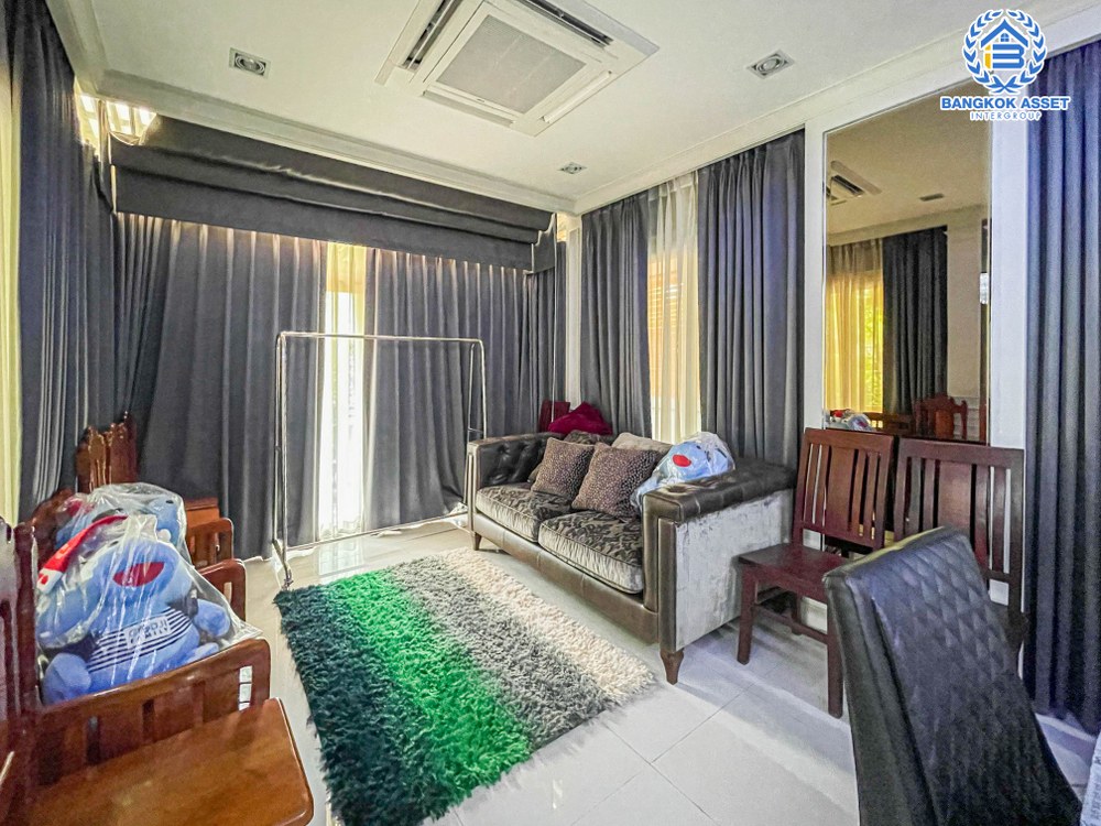 *****บ้านเดี่ยวมือสอง โครงการ เดอะแกรนด์ ปิ่นเกล้า หลังมุม เนื้อที่ 130.40 ตร.ว. ฟังก์ชัน 5 ห้องนอน 6 ห้องน้ำ 2 ที่จอดรถ ภายในสภาพดีเยี่ยม พร้อมเข้าอยู่ การเดินทางสะดวก เชื่อมต่อถนนปิ่นเกล้า-บรมราชชนนี ถนนพุทธมาธมณฑลสาย4 เติมเต็มไลฟ์สไตล์ให้มากขึ้นด้วยทำเลใกล้เซ็นทรัลปิ่นเกล้า