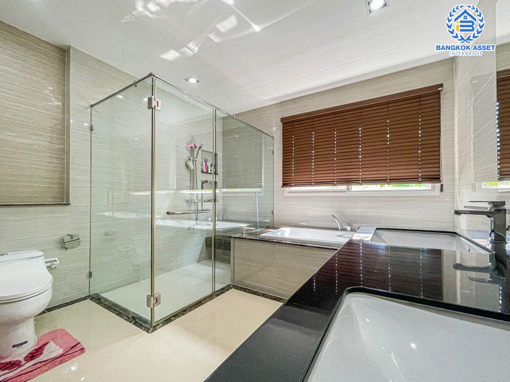 *****บ้านเดี่ยวมือสอง โครงการ เดอะแกรนด์ ปิ่นเกล้า หลังมุม เนื้อที่ 130.40 ตร.ว. ฟังก์ชัน 5 ห้องนอน 6 ห้องน้ำ 2 ที่จอดรถ ภายในสภาพดีเยี่ยม พร้อมเข้าอยู่ การเดินทางสะดวก เชื่อมต่อถนนปิ่นเกล้า-บรมราชชนนี ถนนพุทธมาธมณฑลสาย4 เติมเต็มไลฟ์สไตล์ให้มากขึ้นด้วยทำเลใกล้เซ็นทรัลปิ่นเกล้า