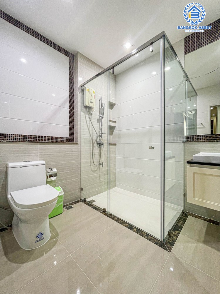 *****บ้านเดี่ยวมือสอง โครงการ เดอะแกรนด์ ปิ่นเกล้า หลังมุม เนื้อที่ 130.40 ตร.ว. ฟังก์ชัน 5 ห้องนอน 6 ห้องน้ำ 2 ที่จอดรถ ภายในสภาพดีเยี่ยม พร้อมเข้าอยู่ การเดินทางสะดวก เชื่อมต่อถนนปิ่นเกล้า-บรมราชชนนี ถนนพุทธมาธมณฑลสาย4 เติมเต็มไลฟ์สไตล์ให้มากขึ้นด้วยทำเลใกล้เซ็นทรัลปิ่นเกล้า