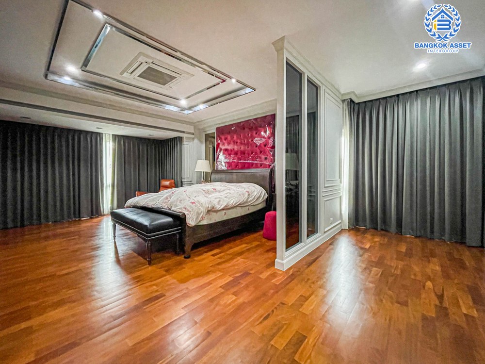 *****บ้านเดี่ยวมือสอง โครงการ เดอะแกรนด์ ปิ่นเกล้า หลังมุม เนื้อที่ 130.40 ตร.ว. ฟังก์ชัน 5 ห้องนอน 6 ห้องน้ำ 2 ที่จอดรถ ภายในสภาพดีเยี่ยม พร้อมเข้าอยู่ การเดินทางสะดวก เชื่อมต่อถนนปิ่นเกล้า-บรมราชชนนี ถนนพุทธมาธมณฑลสาย4 เติมเต็มไลฟ์สไตล์ให้มากขึ้นด้วยทำเลใกล้เซ็นทรัลปิ่นเกล้า