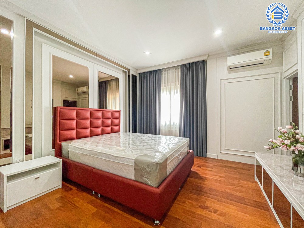 *****บ้านเดี่ยวมือสอง โครงการ เดอะแกรนด์ ปิ่นเกล้า หลังมุม เนื้อที่ 130.40 ตร.ว. ฟังก์ชัน 5 ห้องนอน 6 ห้องน้ำ 2 ที่จอดรถ ภายในสภาพดีเยี่ยม พร้อมเข้าอยู่ การเดินทางสะดวก เชื่อมต่อถนนปิ่นเกล้า-บรมราชชนนี ถนนพุทธมาธมณฑลสาย4 เติมเต็มไลฟ์สไตล์ให้มากขึ้นด้วยทำเลใกล้เซ็นทรัลปิ่นเกล้า